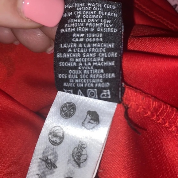 NBA Chicago Bulls Basketball Tank Top Sleeveless Red & White Boys XL 18-20 - Picture 6 of 7